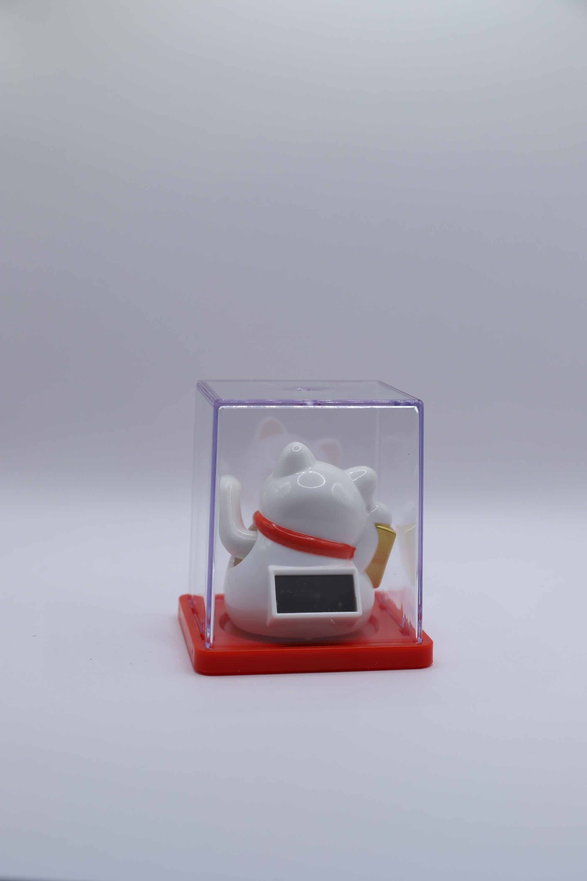 Maneki Neko – Lucky Cat Symbol of Fortune & Prosperity
